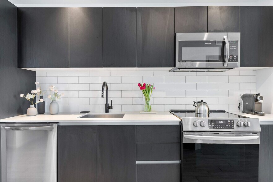 Building Photo - 398 NE 5th St