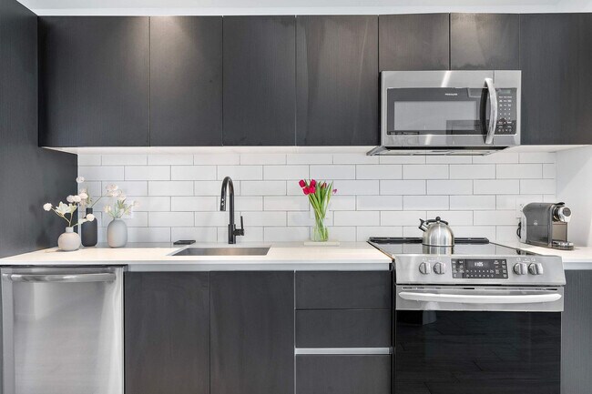 Building Photo - 398 NE 5th St