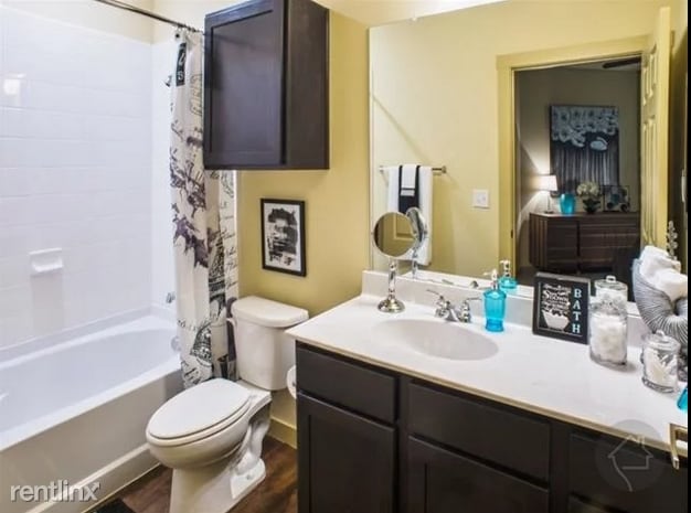 Building Photo - 2 br, 2 bath Flat - 3880 Hulen St