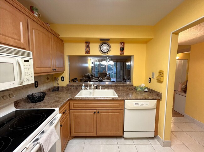 Building Photo - 9501 Seagrape Dr