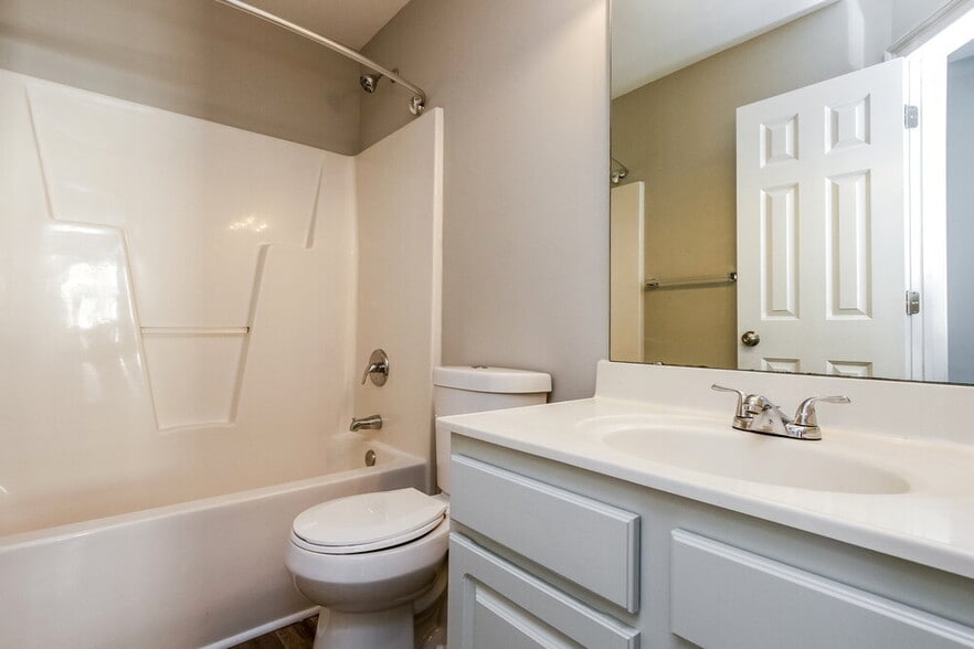 Building Photo - 7728 Royal Park Ln