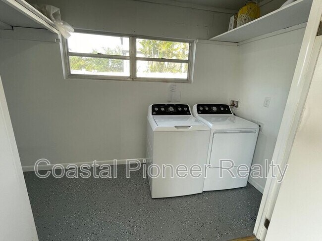 Building Photo - 3602 S Beach Dr