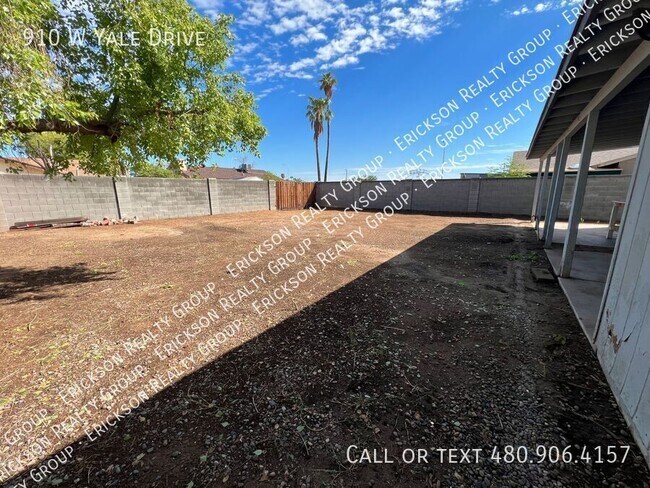 Building Photo - 910 W Yale Dr