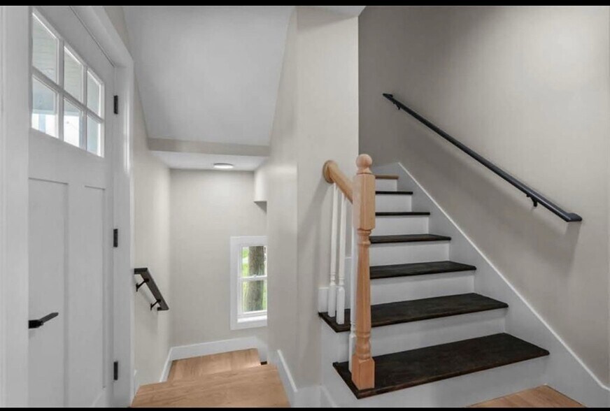 Building Photo - 129 Stanwood St