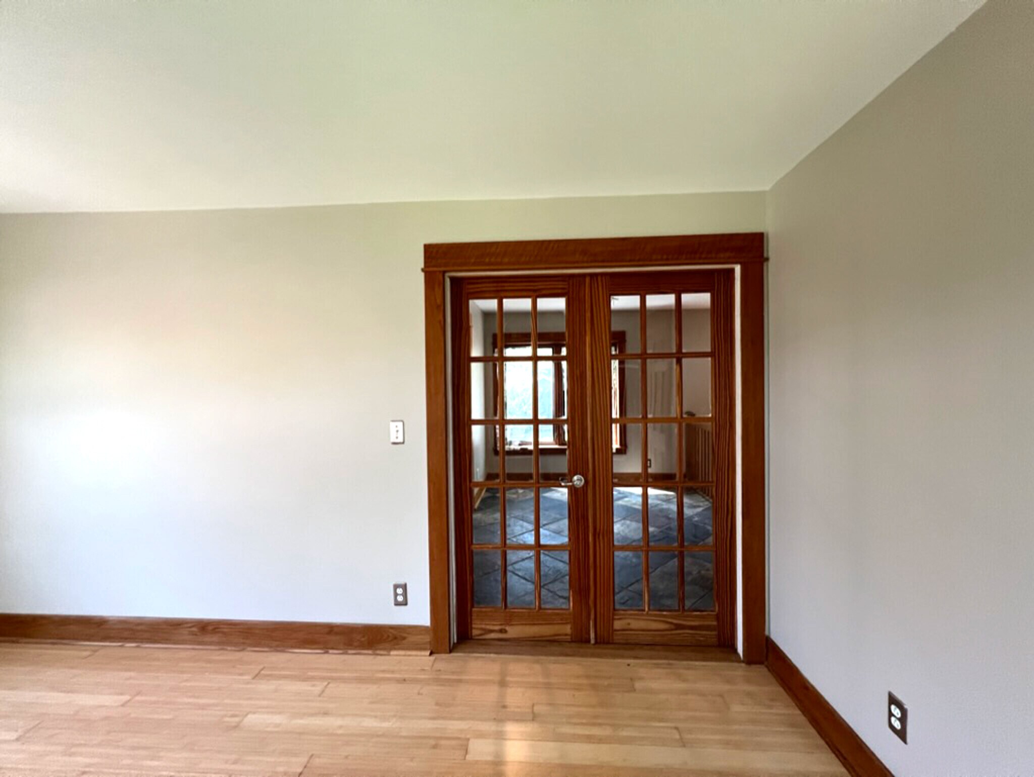 Building Photo - 506 S Poplar St