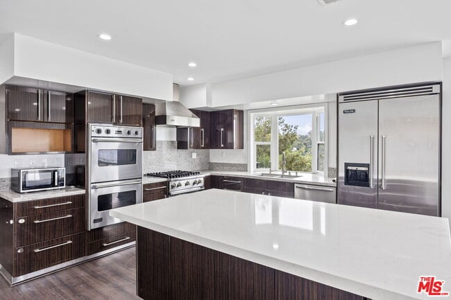 Building Photo - 350 Chautauqua Blvd