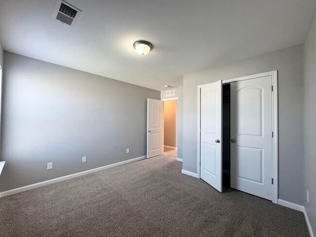 Building Photo - 2392 Huntly Pl