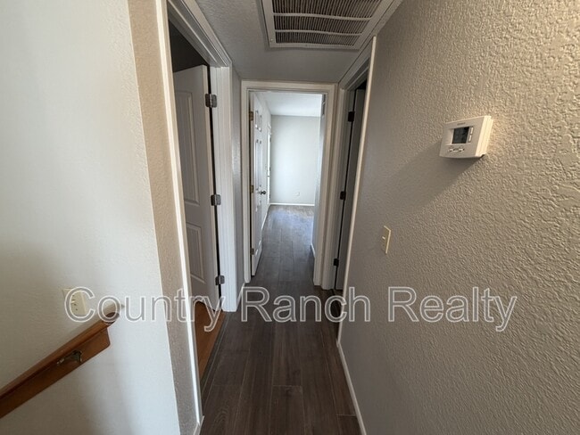 Building Photo - 2899 Country Club Dr
