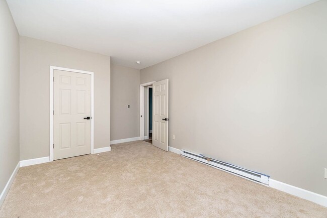 Building Photo - 62 Breckenridge St