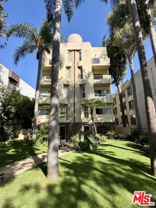 Building Photo - 410 N Oakhurst Dr