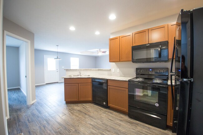 Building Photo - 805 Windmill Dr