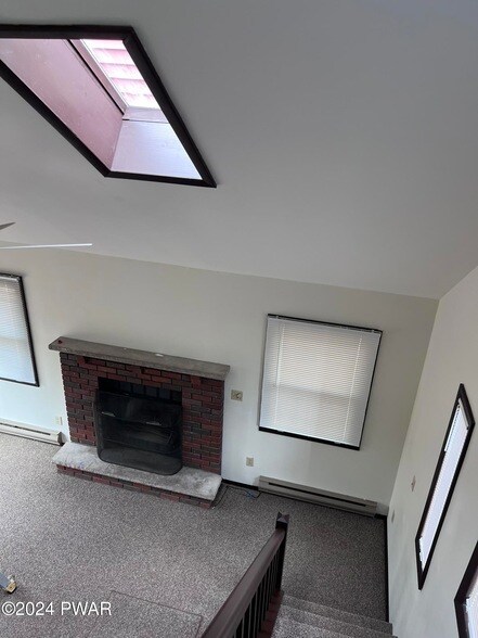 Building Photo - 2392 Meadow View Dr