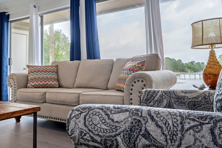 Building Photo - 4000 Gulf Terrace Dr