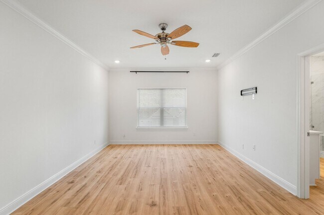 Building Photo - 115 Piper Cv