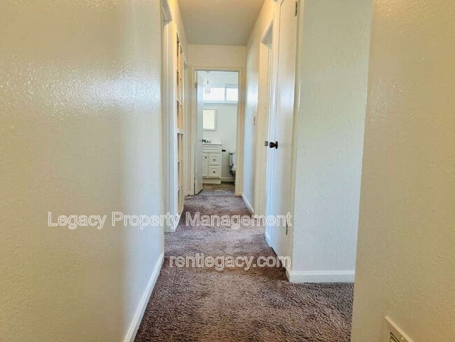 Building Photo - 9012 Alderson Ave