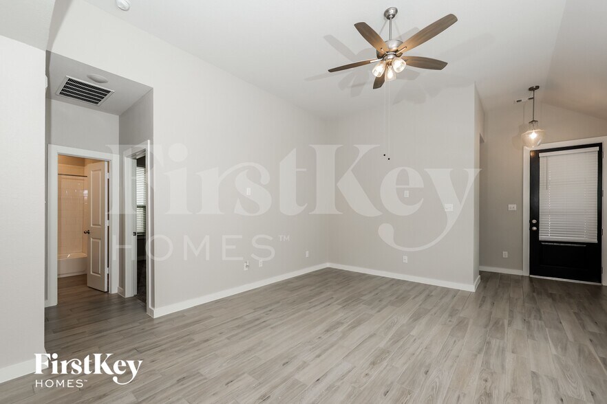 Building Photo - 235 Aster View Ct