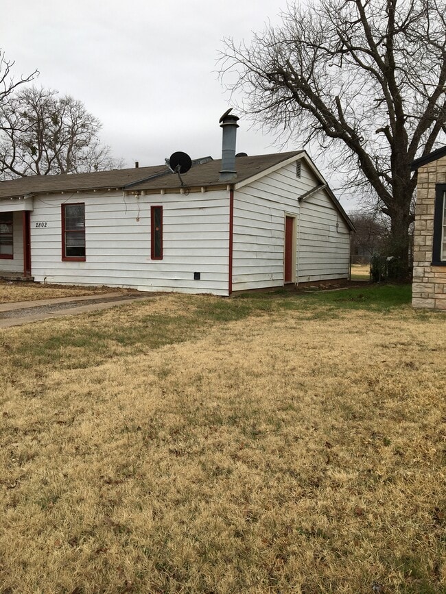 Building Photo - 2802 Lawrence Rd