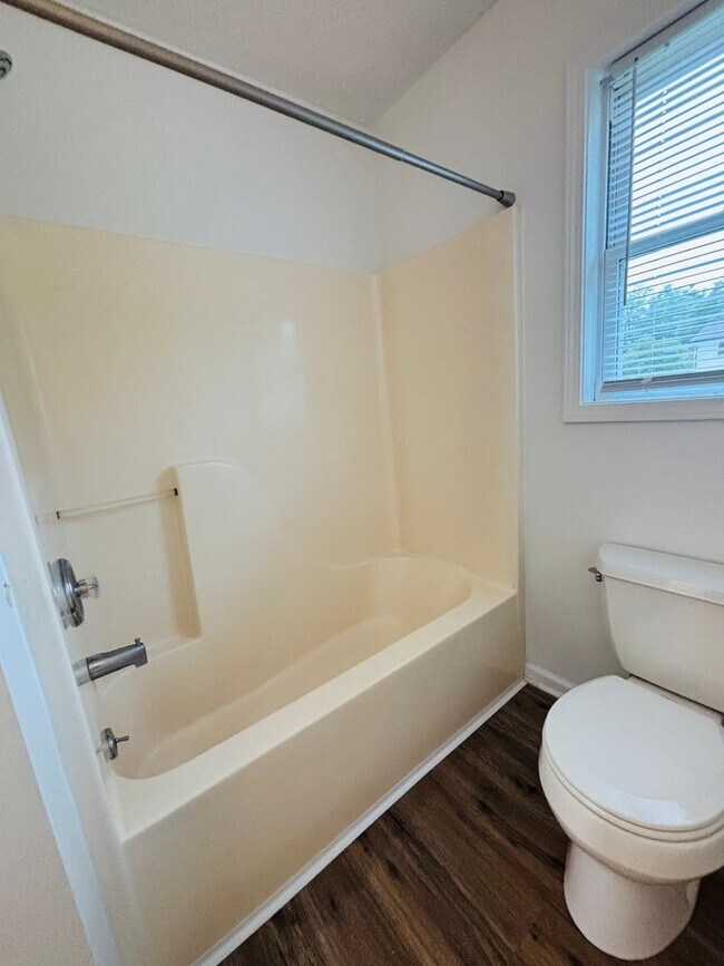 Building Photo - 350 Wakeman Ct NE