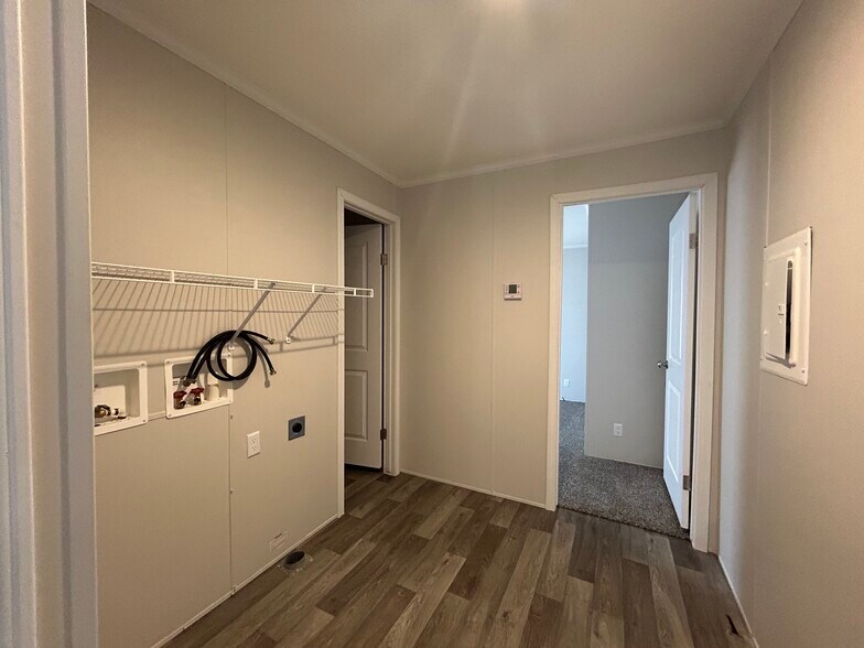 Building Photo - 2364 Maple Dr