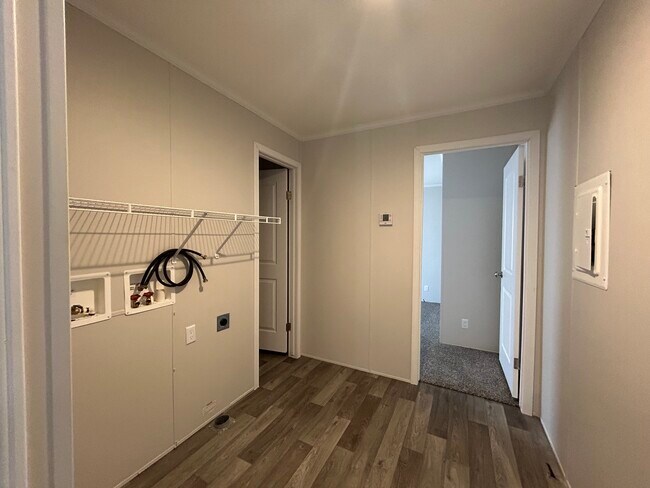 Building Photo - 2364 Maple Dr