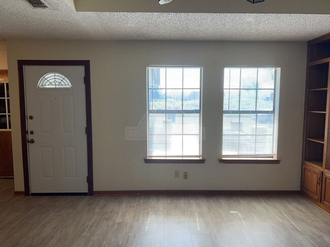 Building Photo - 2013 Windward Dr