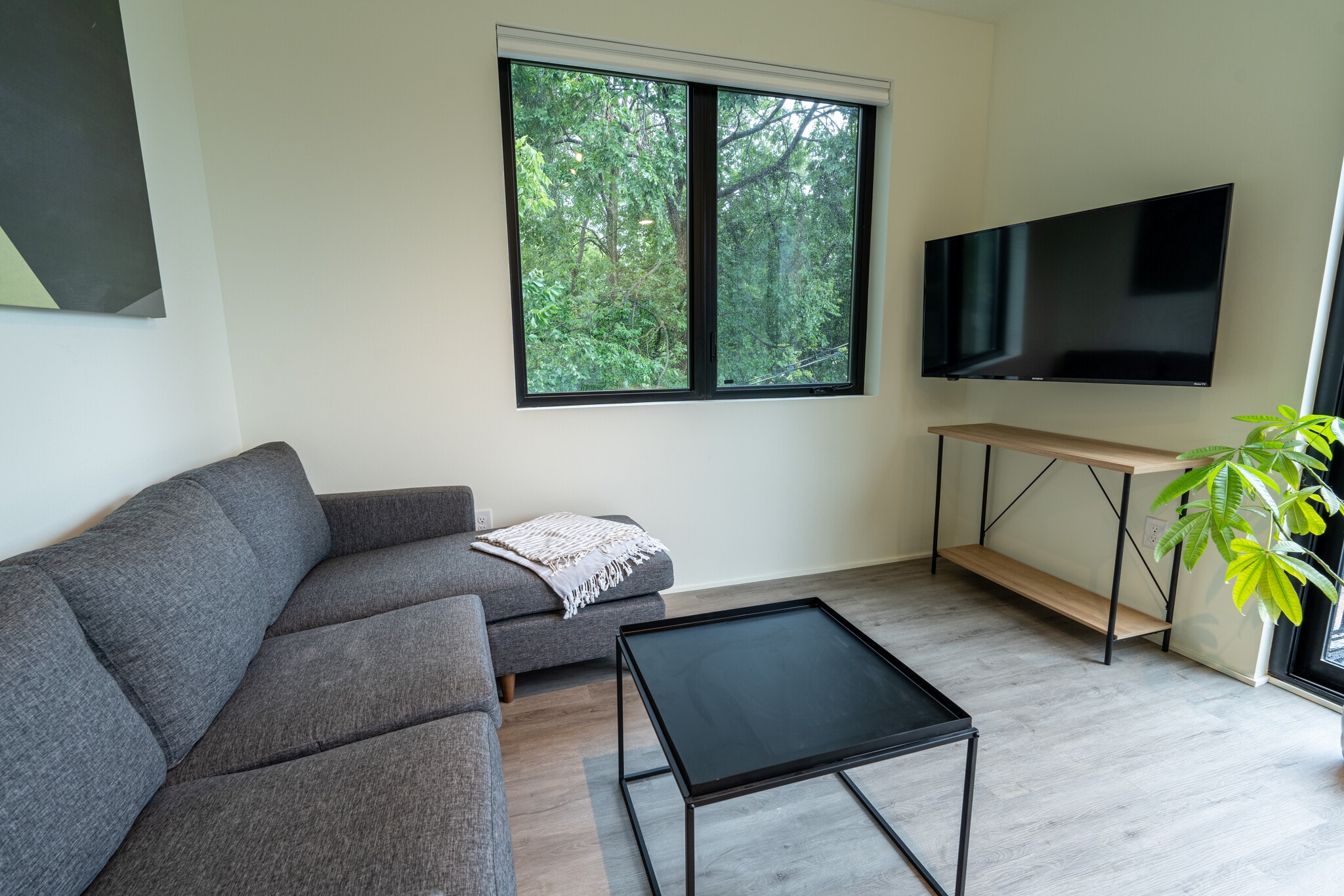 Building Photo - 2718 Grand Ave S