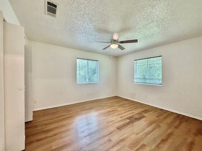 Building Photo - Immaculately Improved 2 Bedroom / 1 Bathroom Duplex & Immediately Available!