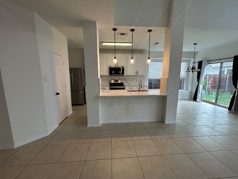 Building Photo - 412 Cypress Hill Dr