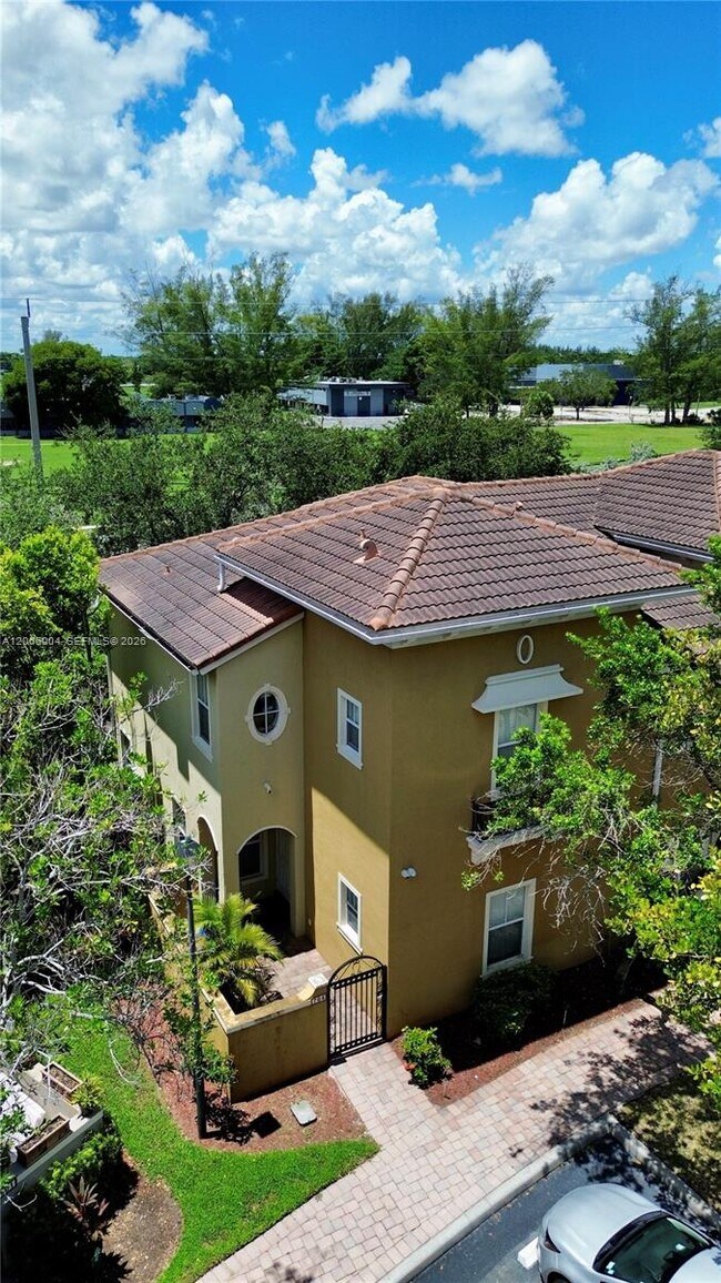 Building Photo - 2851 Prospect Rd