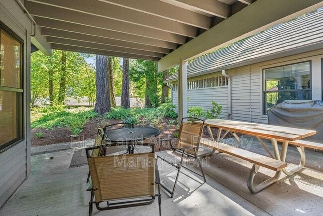 Building Photo - 4000 Carman Dr