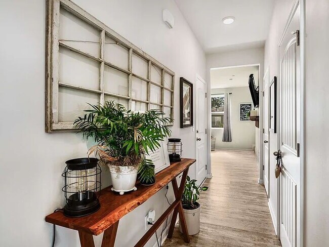 Building Photo - 324 Victory Cir