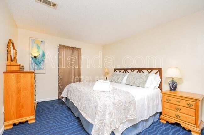 Building Photo - 3595 Woodbriar Cir