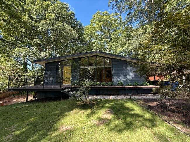 Primary Photo - Luxurious 4BD, 3BA Raleigh Home with Fence...