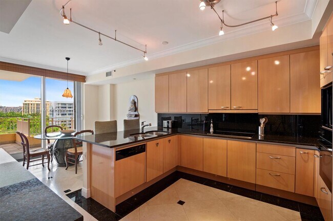 Building Photo - 791 Crandon Blvd