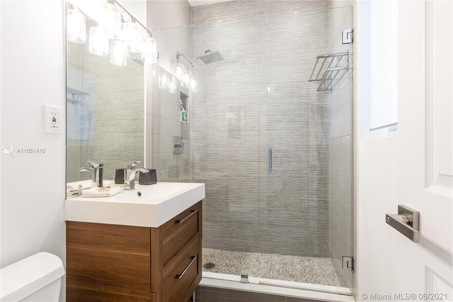 Building Photo - 501 SW 19th Rd