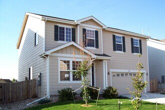 Building Photo - Quiet Neighborhood Living with Room to Grow