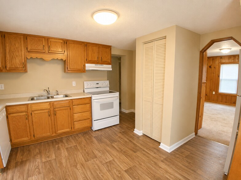 Building Photo - 228 Popp Ave