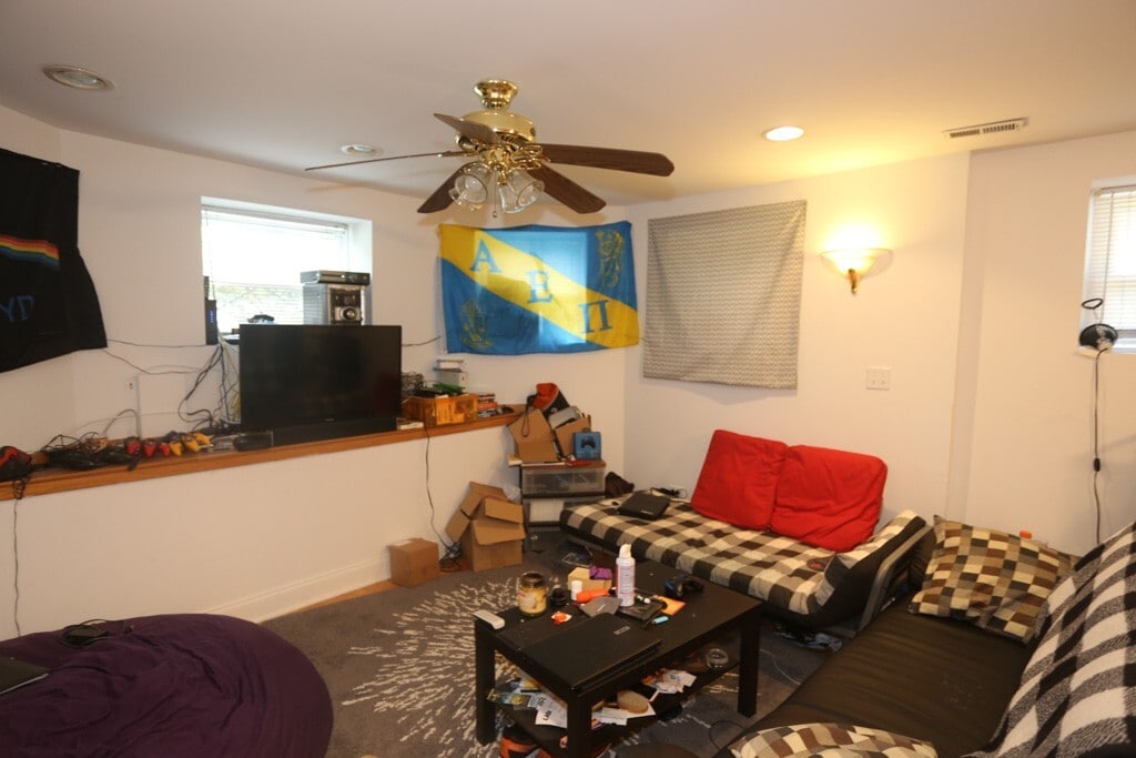 Building Photo - 1434 W Belle Plaine Ave