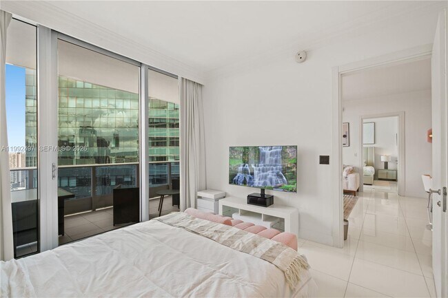 Building Photo - 200 Biscayne Blvd Way