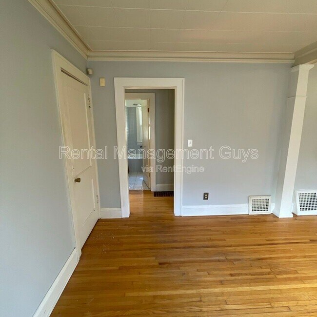 Building Photo - 1801 N Thomas Ave