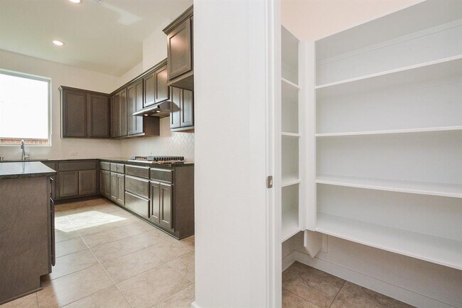 Building Photo - 6551 Scarlet Pond Ln