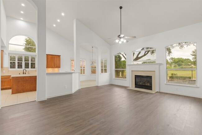 Building Photo - 2111 Blue Water Bay Dr