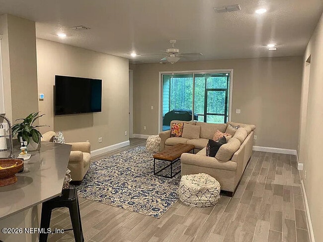 Building Photo - 122 Savita St