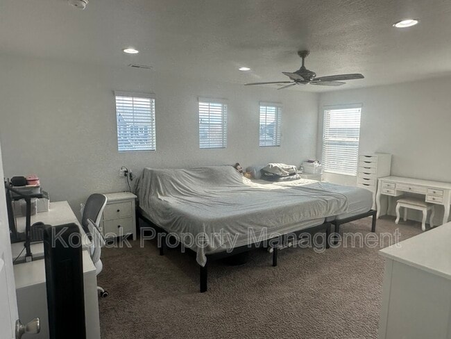 Building Photo - 3656 S Kite St