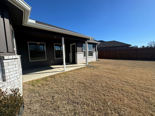 Building Photo - Stunning 3 bedroom, 2 bathroom home located in Bixby, Oklahoma!