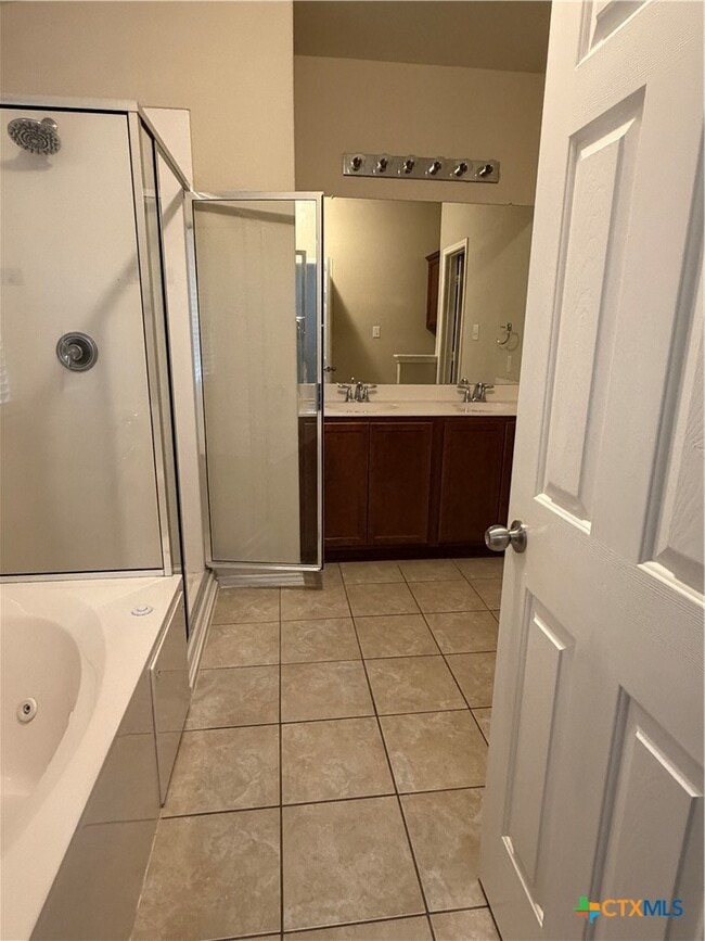 Building Photo - 647 Tom Kemp Dr