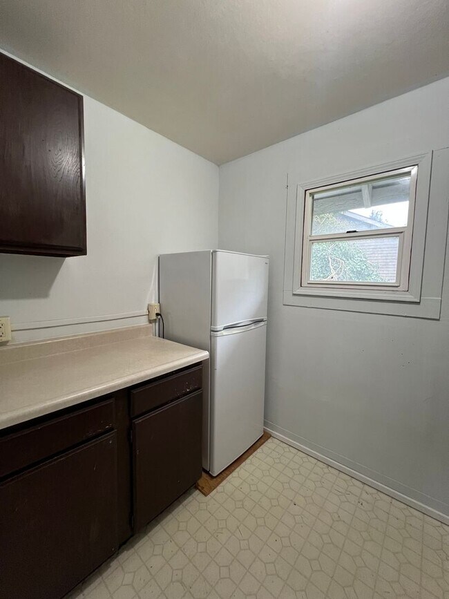 Building Photo - 2129