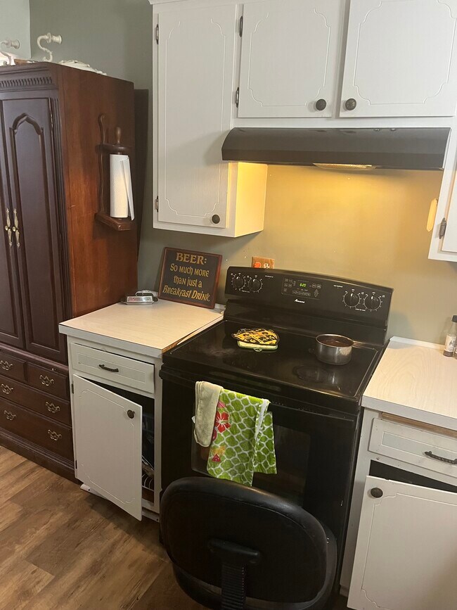 Building Photo - 2118 Elm St