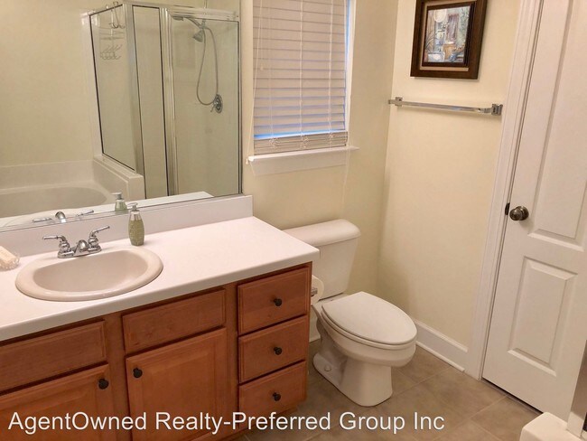 Building Photo - 3 br, 2.5 bath House - 2932 Sugarberry Ln