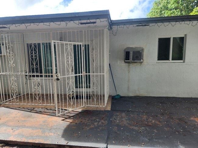 Building Photo - 1261 NW 24th St